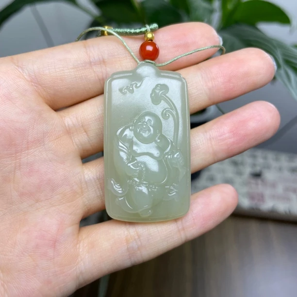 天然和田玉无事佛公牌，精美雕刻.男女均可佩戴