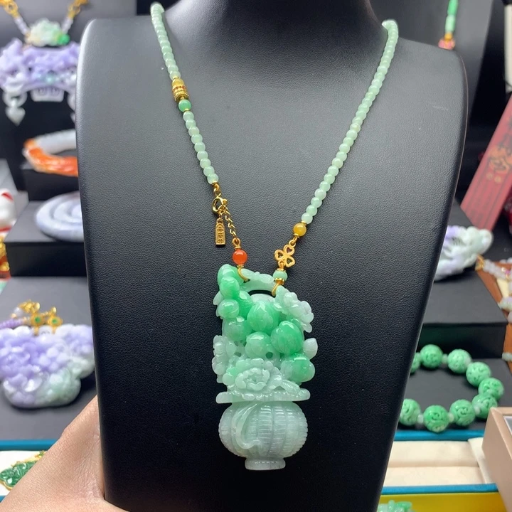 翡翠颈饰未镶嵌翡翠花篮