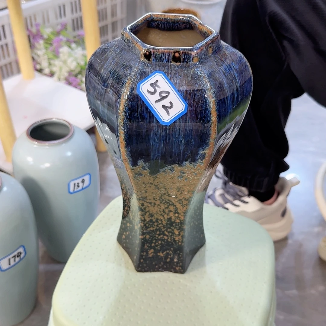 棋***祺592号陶瓷高25厘米微瑕一个