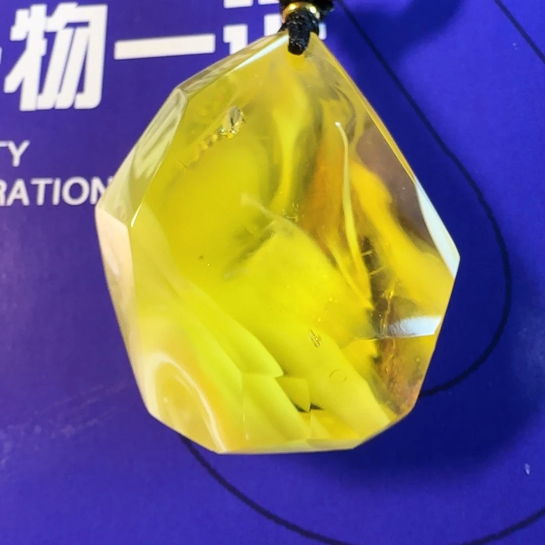 蜜蜡未镶嵌颈饰金瓷白拉丝随型吊坠