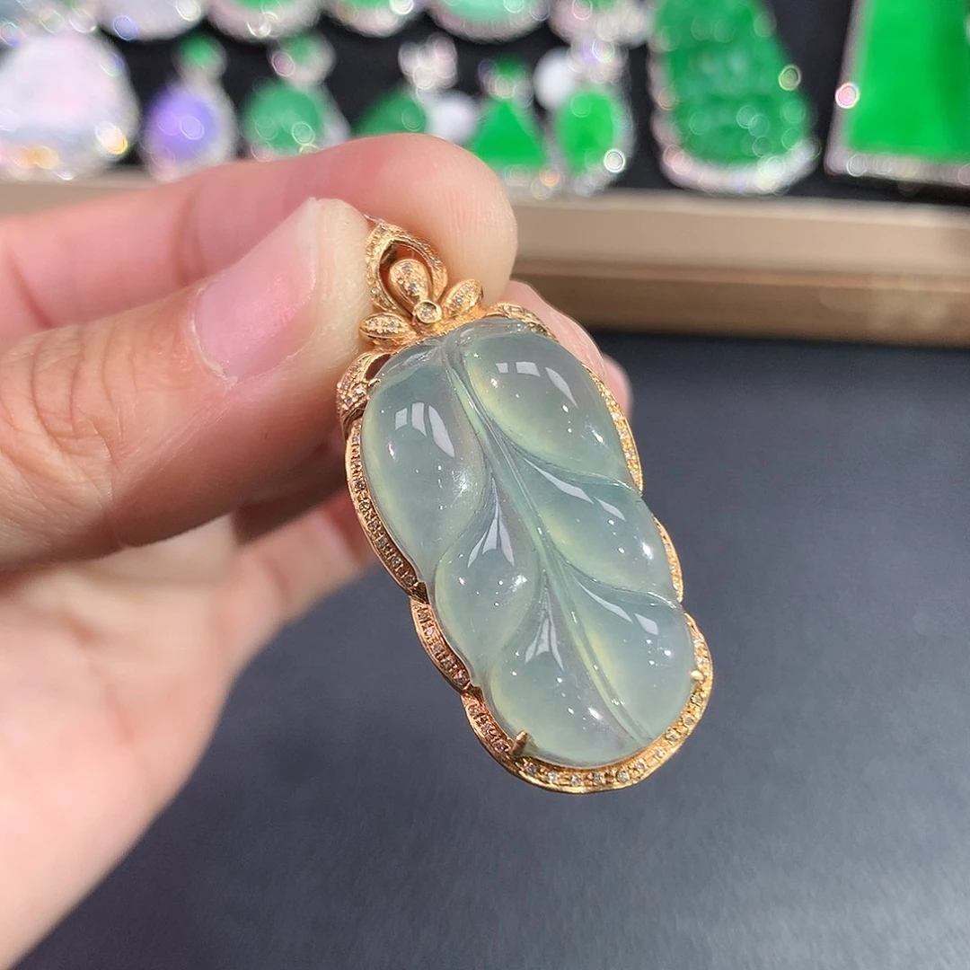 翡翠吊坠(赠链)18K金镶嵌