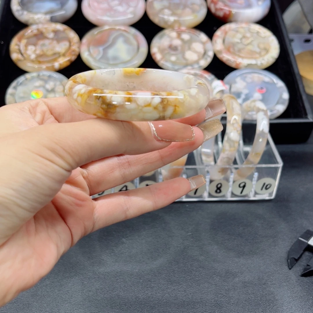 玛瑙/玉髓手镯未镶嵌57