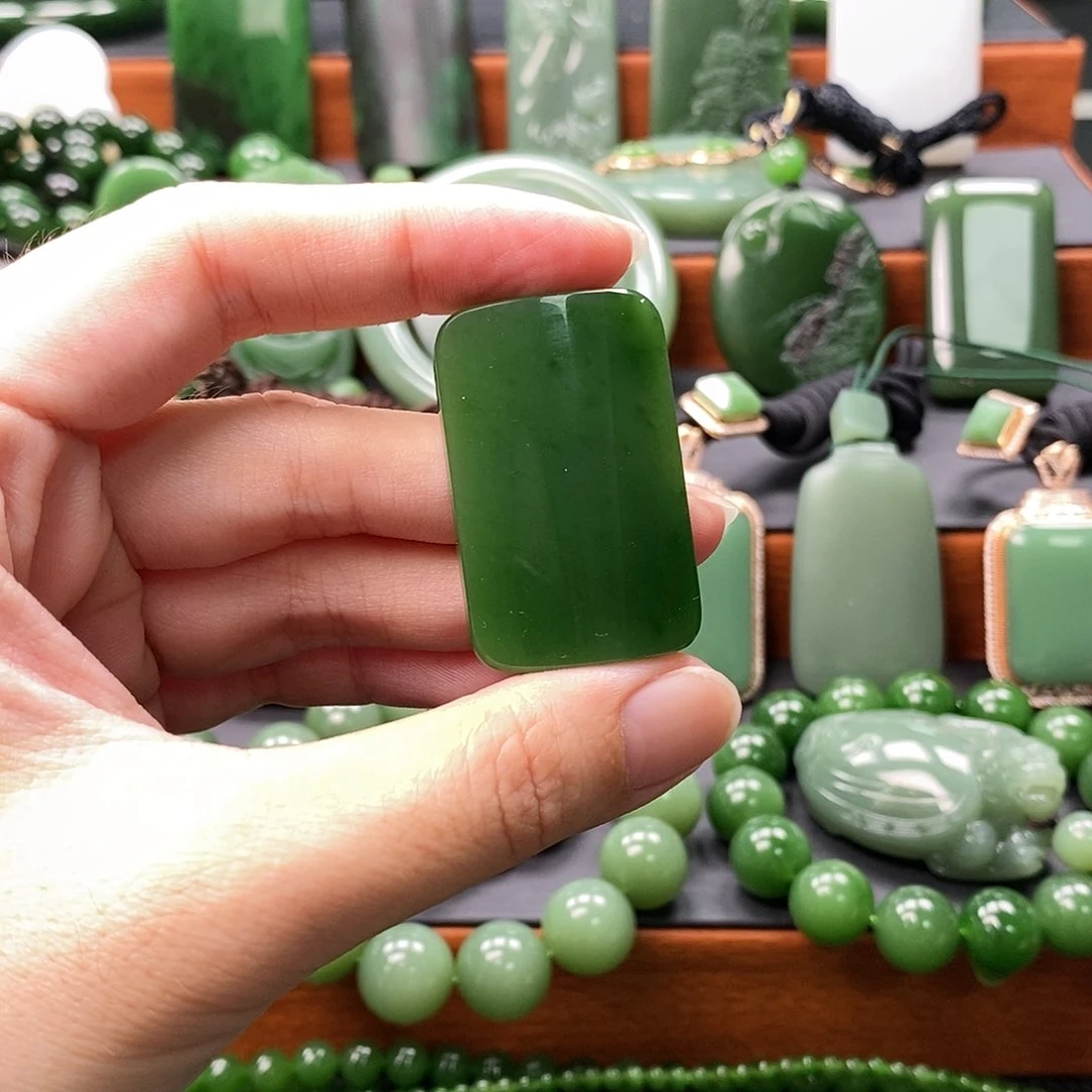 和田玉未镶嵌颈饰S*华碧玉菠菜绿无事牌