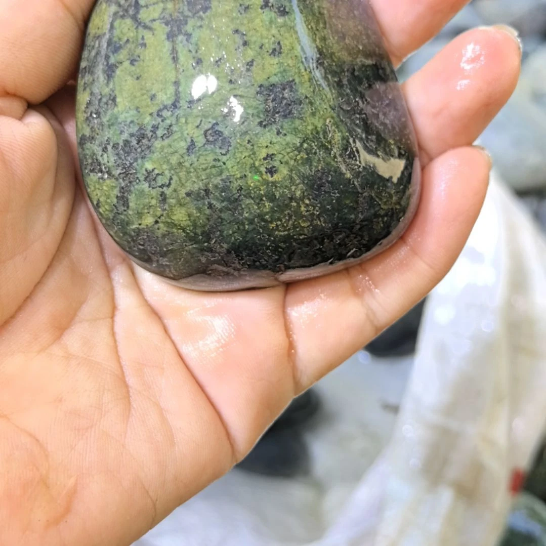 鸿***萌有机玻璃藏玉药王石原石