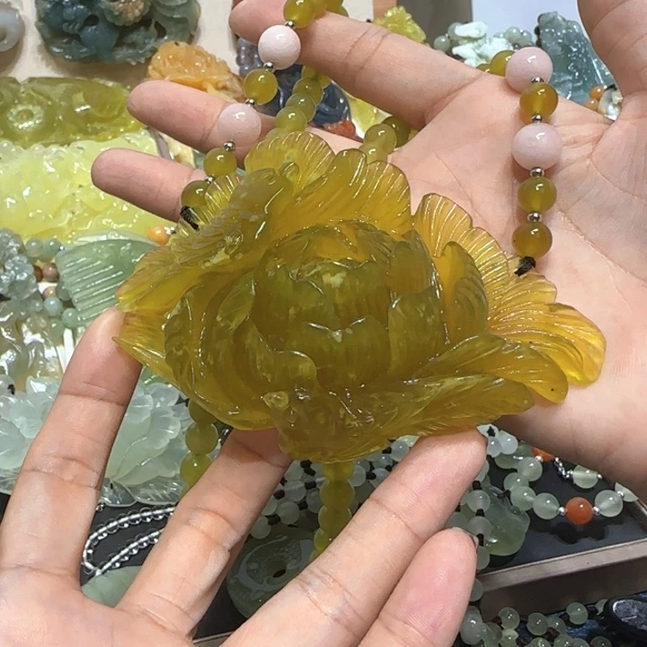 未镶嵌蛇纹石玉吊坠