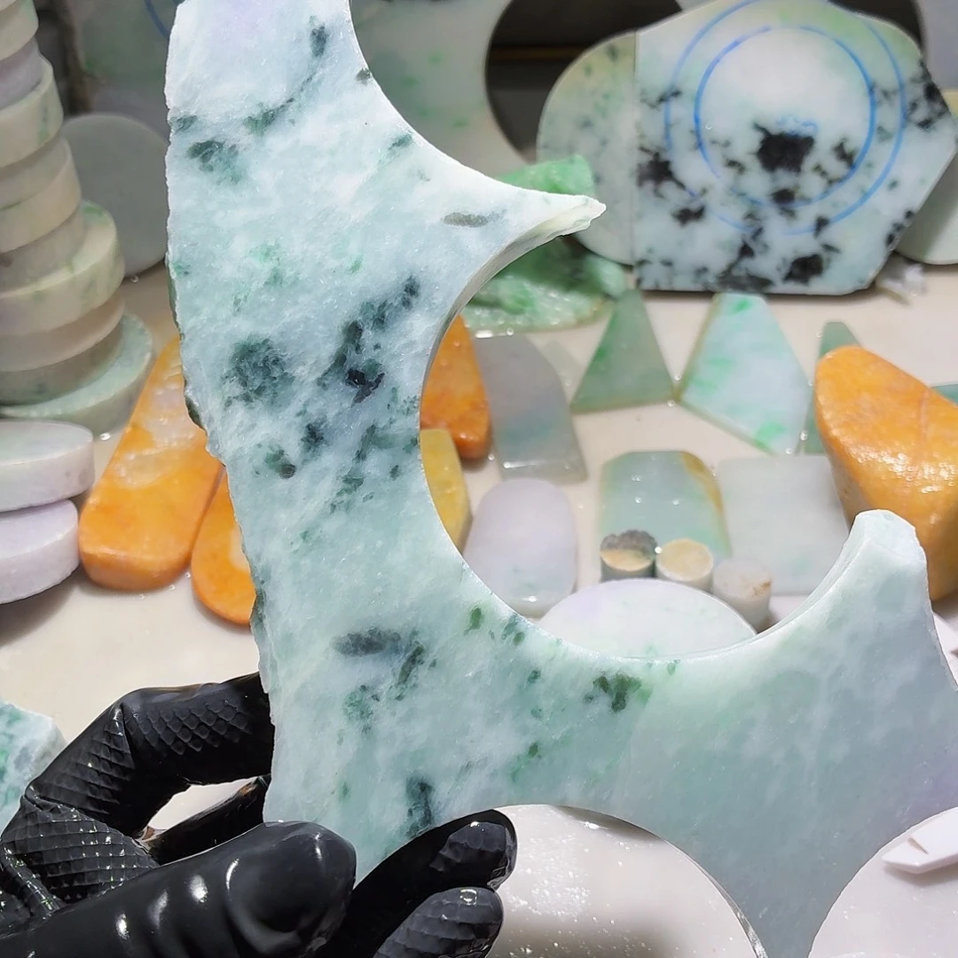 颈饰未镶嵌翡翠边角料