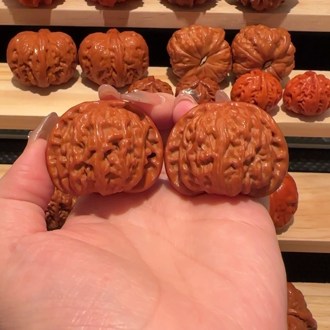 文玩核桃吊坠白狮子42精品2909