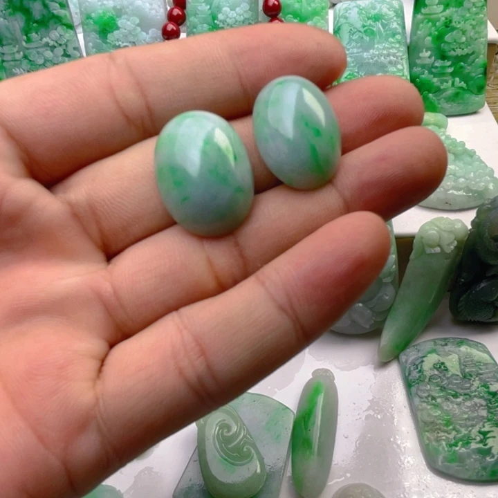 小***乖翡翠未镶嵌颈饰翡翠