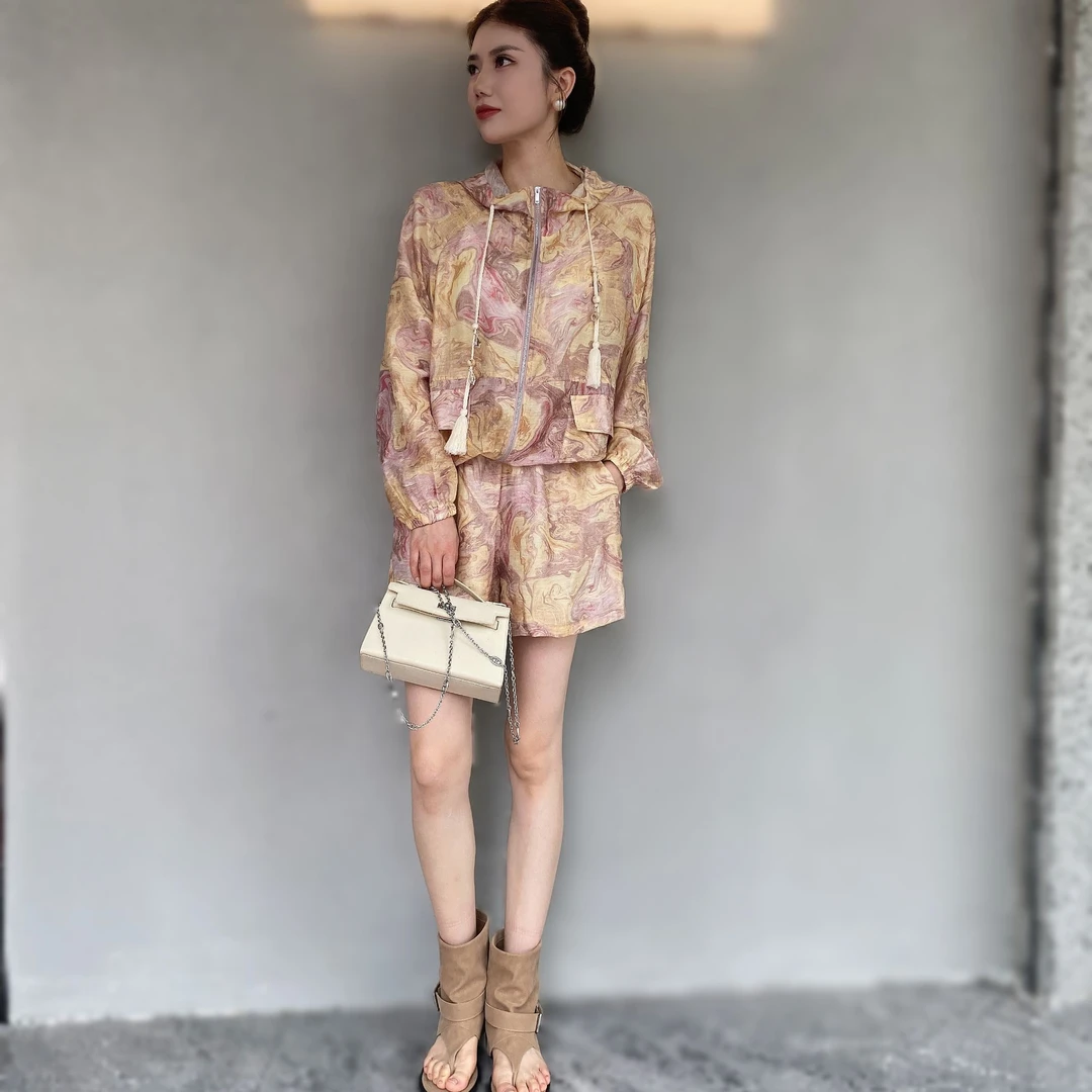 【俊英】2025夏季新女连帽抽绳宽松印花防晒衣外套+短裤减龄套装