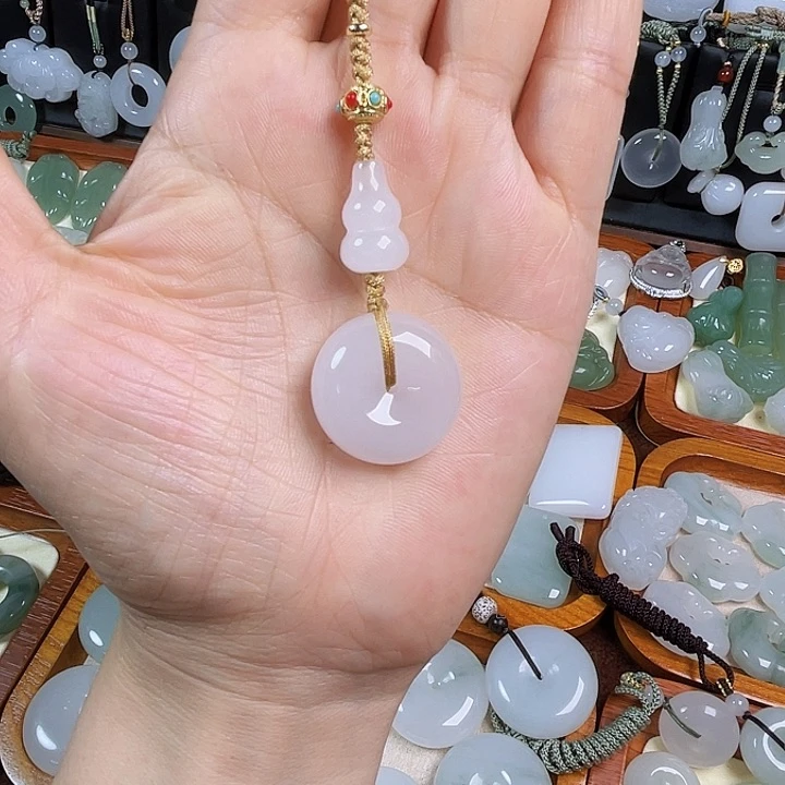 石英质玉未镶嵌颈饰