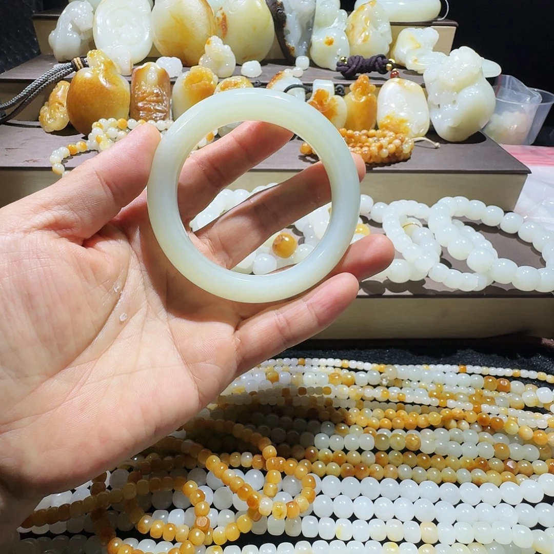 西***者和田玉（糖玉）未镶嵌颈饰