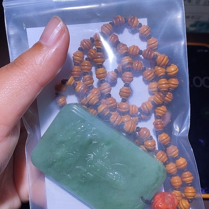 你***猜和田玉未镶嵌颈饰