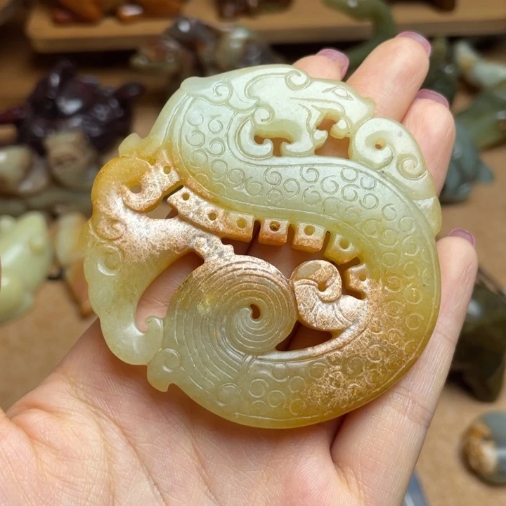 蛇纹石玉未镶嵌颈饰