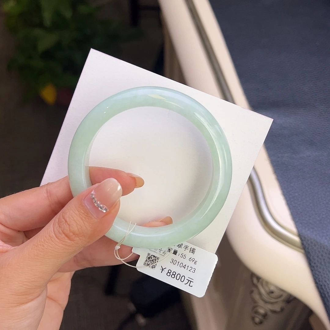 翡翠未镶嵌手镯55甜绿