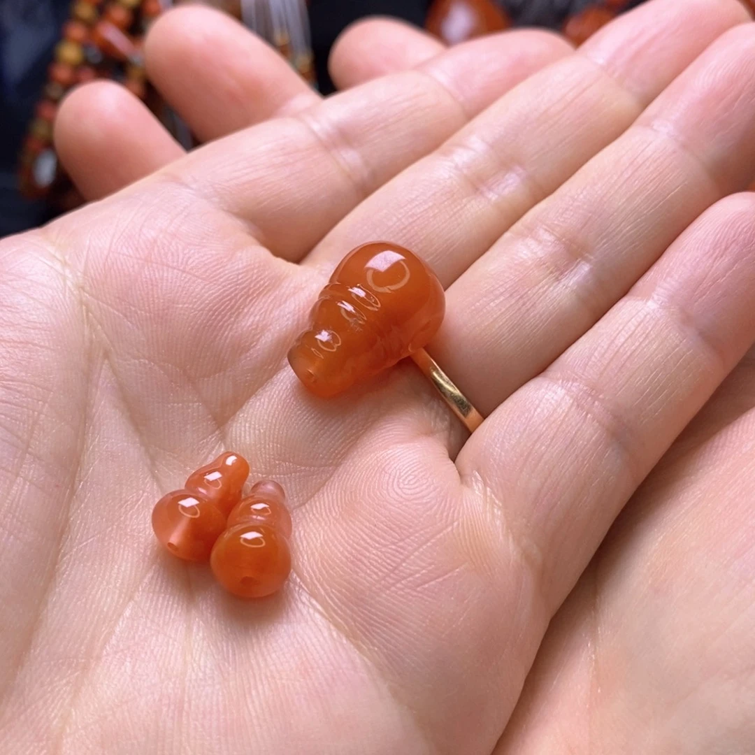 南红玛瑙一套未镶嵌