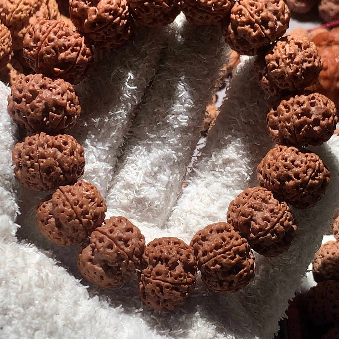 吊坠金刚菩提21飞碟玉梅花