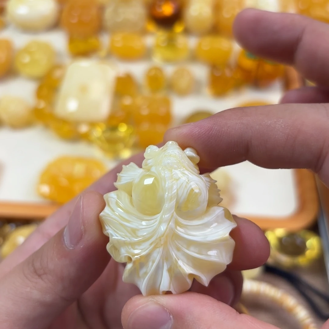 M***a蜜蜡未镶嵌裸石金鱼