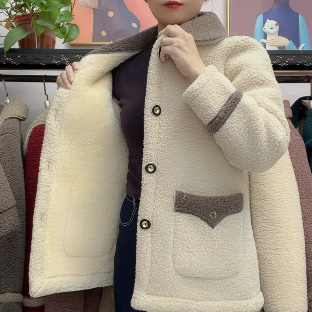 2025秋冬拼接新款保暖仿羊羔毛外套加绒加厚宽松百搭洋气妈妈装