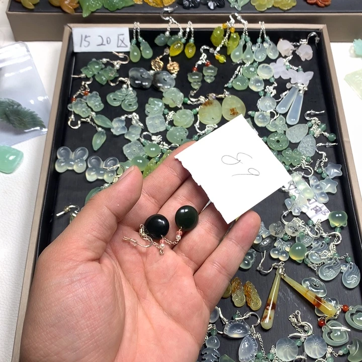 兜****蛇纹石玉合金耳钉