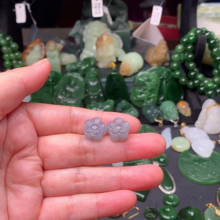 丽***云和田玉未镶嵌颈饰