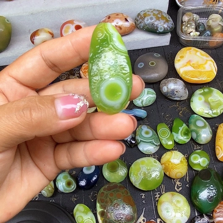 花眼玛瑙俏色饰品