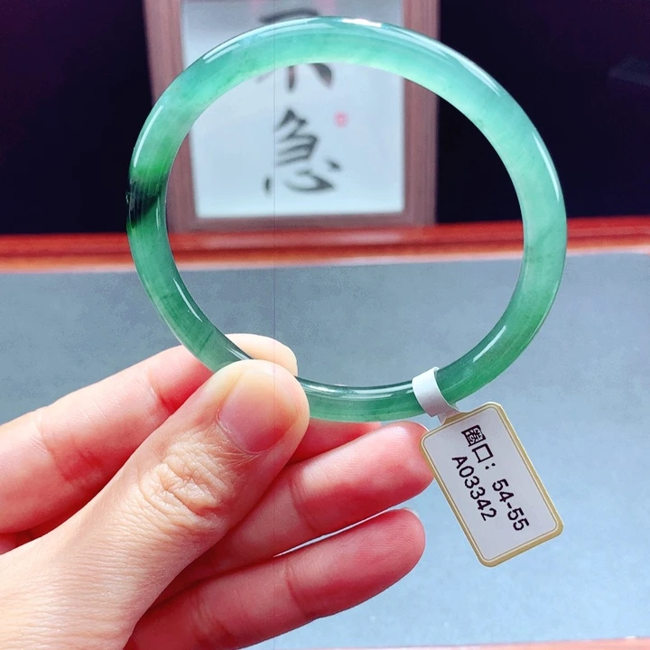 未镶嵌手镯翡翠圆镯