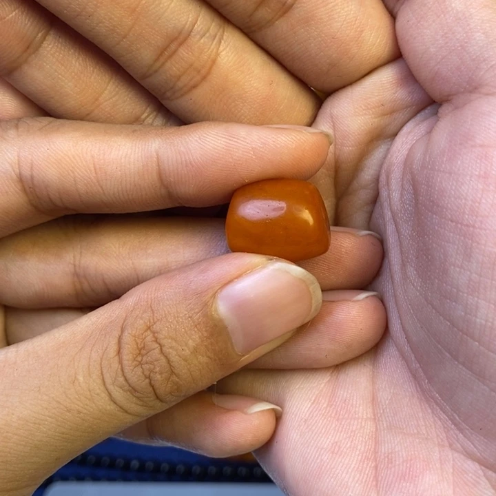 未镶嵌琥珀珠宝奇石