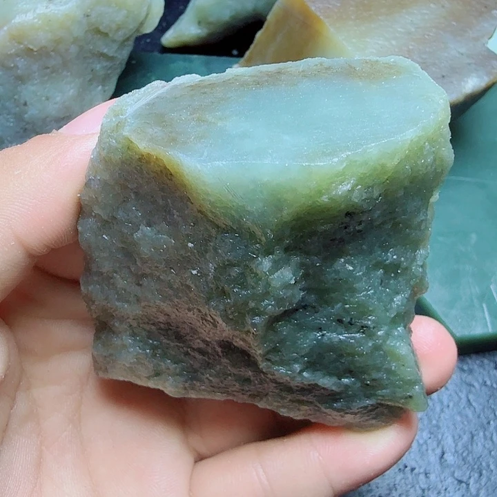 和田玉（糖玉）未镶嵌珠宝奇石