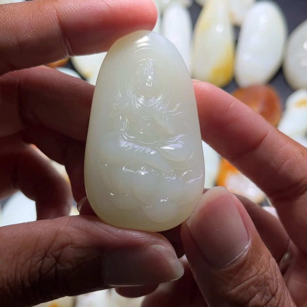 和田玉未镶嵌颈饰温**家