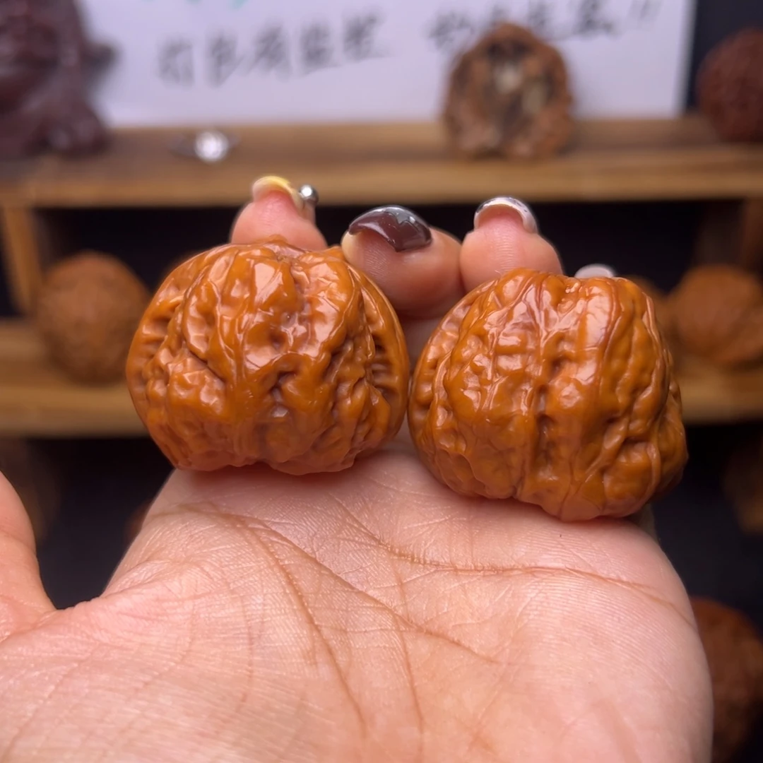 翟***翔吊坠桃核蛤蟆福利