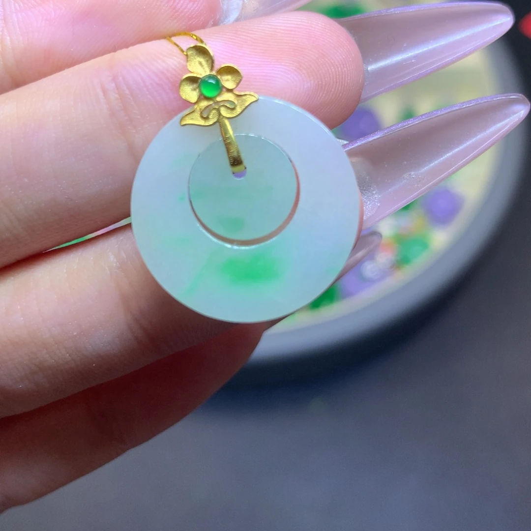 翡翠18K金镶嵌颈饰