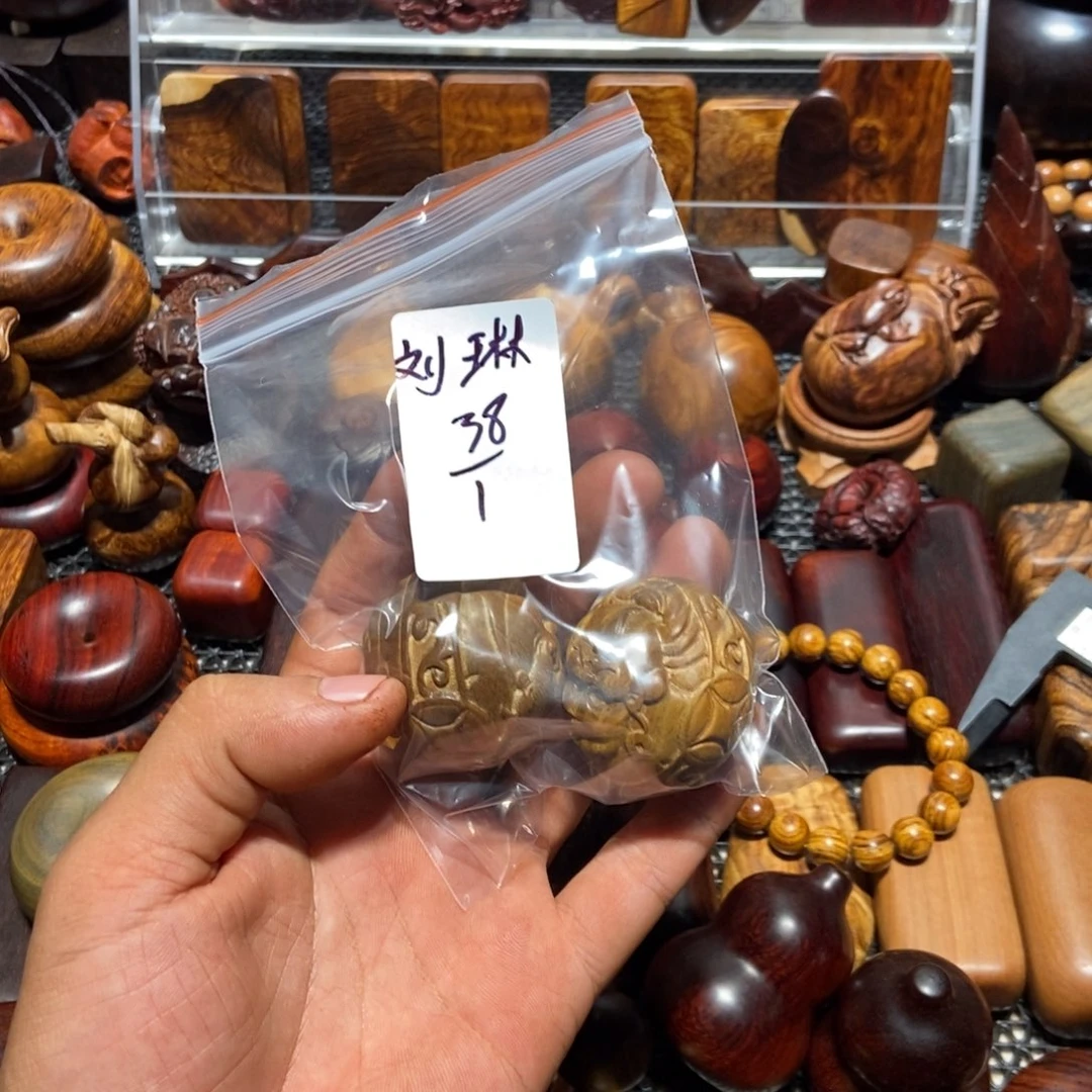 刘***谈大叶紫檀（黑酸枝木类）