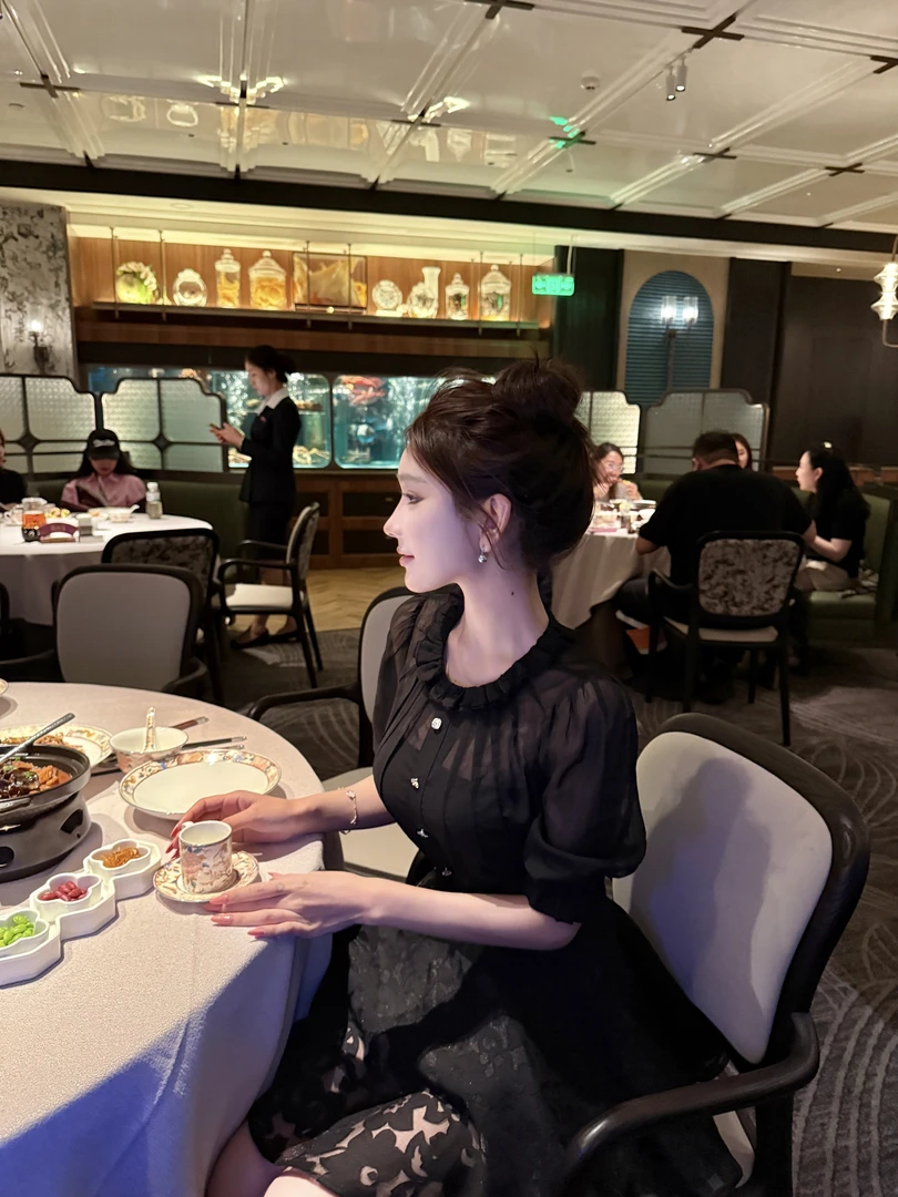 WW定制「赫本余韵」显瘦气质小个子短款时尚夏季小众上衣半裙套装