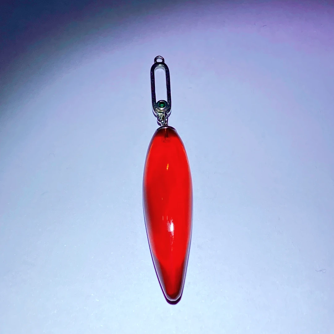 缅甸原矿干放血珀小辣椒925银镶 重约1.6克A187