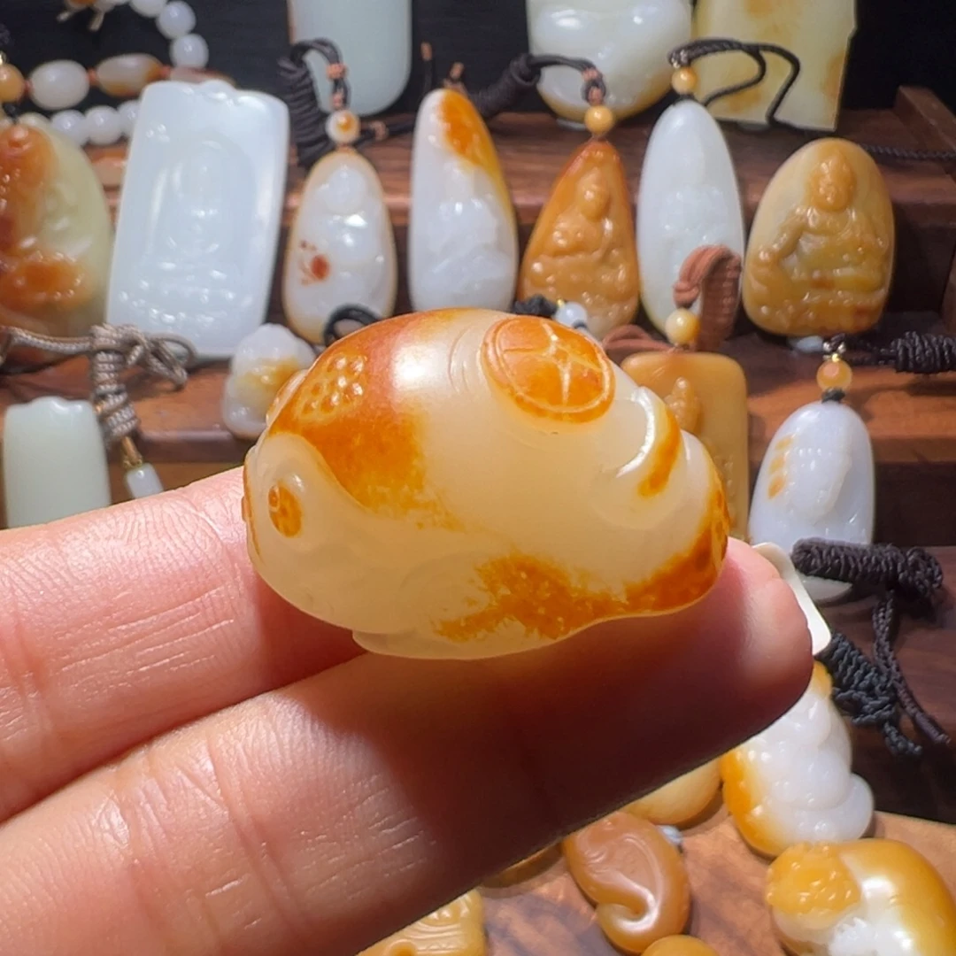 圆***儿和田玉未镶嵌颈饰