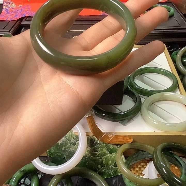 橙***酸未镶嵌手镯和田玉