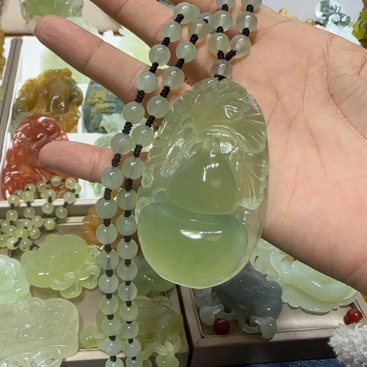 蛇纹石玉吊坠未镶嵌