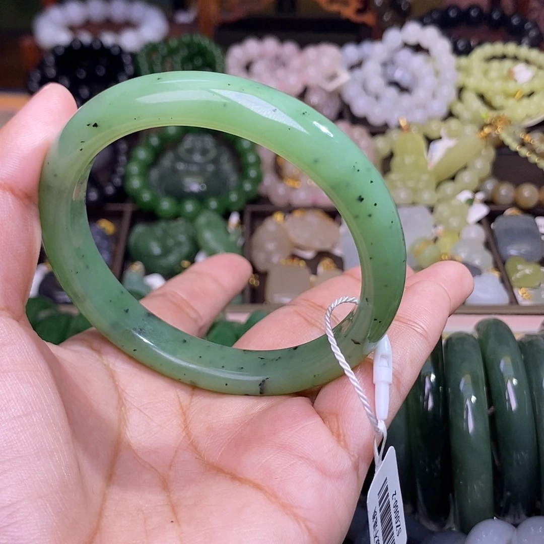 和田玉未镶嵌颈饰乌兰海猕猴桃苹果绿手镯58.5