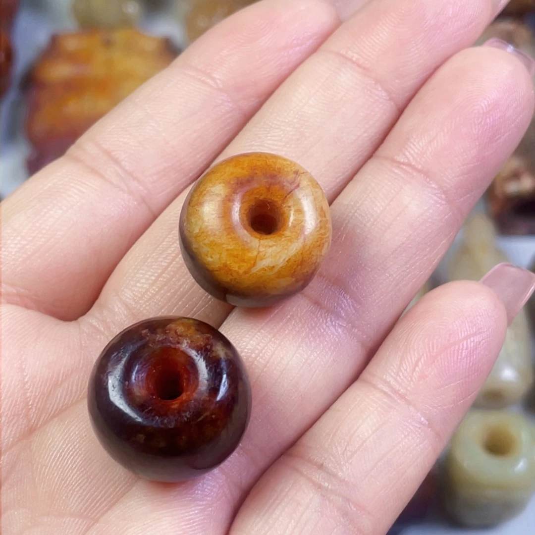 和田玉颈饰未镶嵌孔**哥