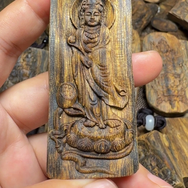 沉香碎屑沉香白棋雕刻牌8克