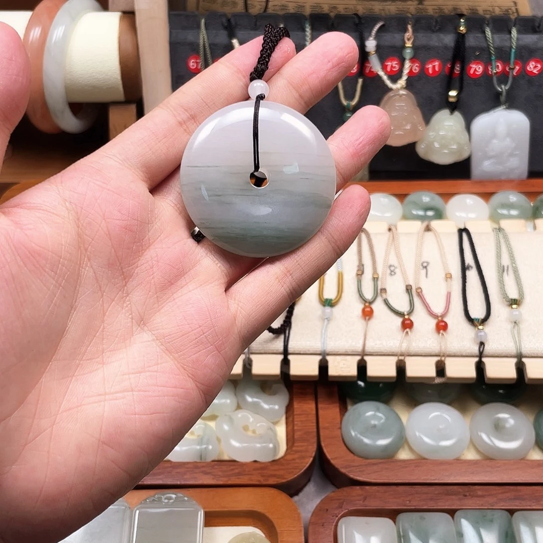 石英质玉未镶嵌颈饰