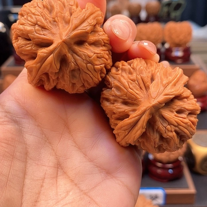 文玩核桃吊坠45红锦鲤