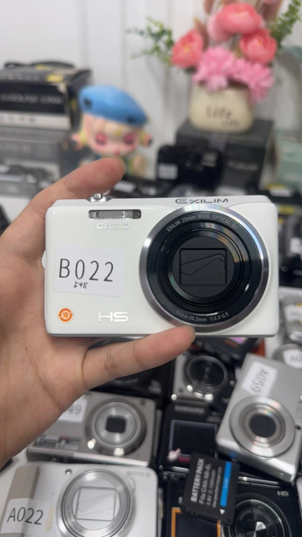 卡西欧zr410-1610万像素-12.5倍光学变焦 备注:屏幕一点点暗角