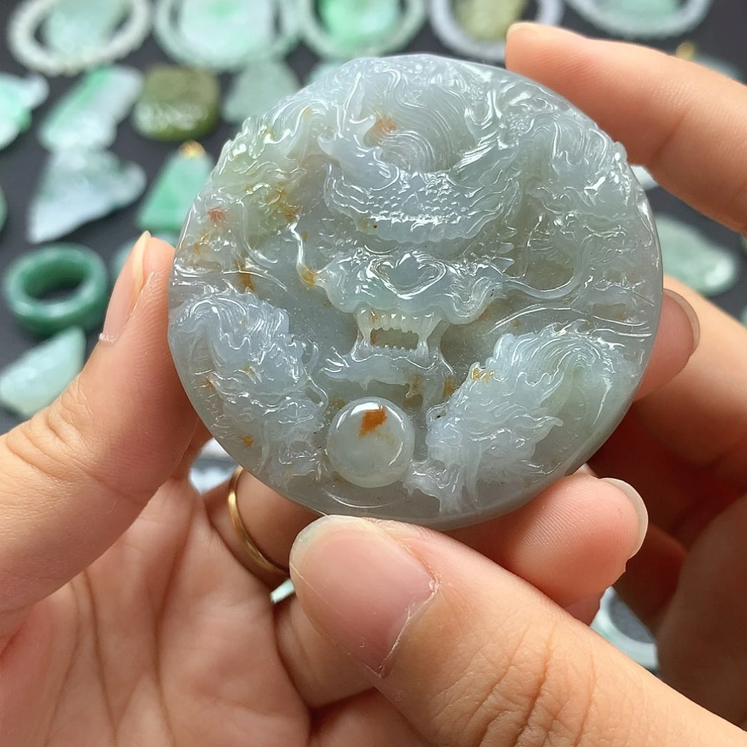 翡翠未镶嵌颈饰龙牌
