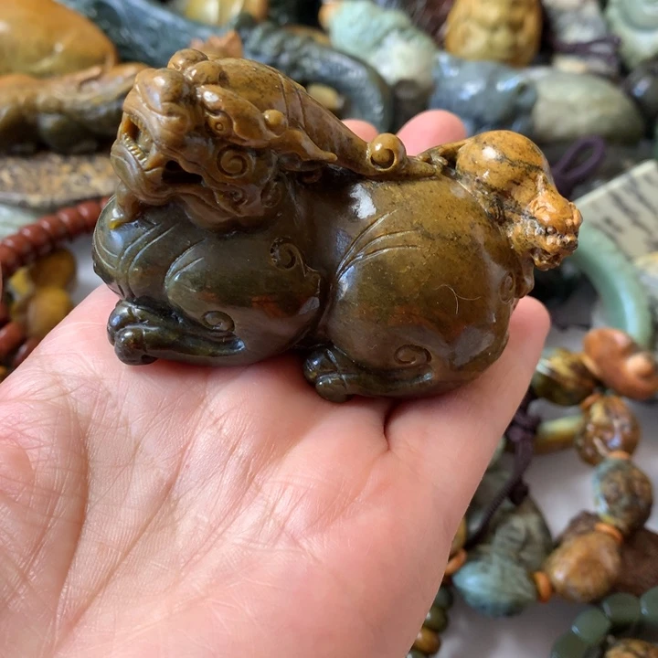 未镶嵌岫岩河磨玉（透闪石质玉）挂件