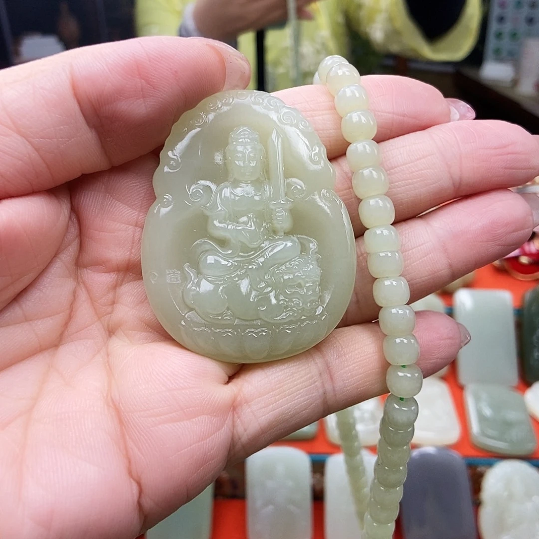 婷***婷和田玉未镶嵌颈饰