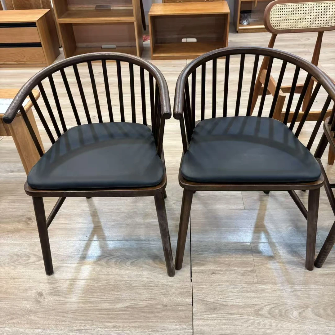 清仓两把胡桃色餐椅