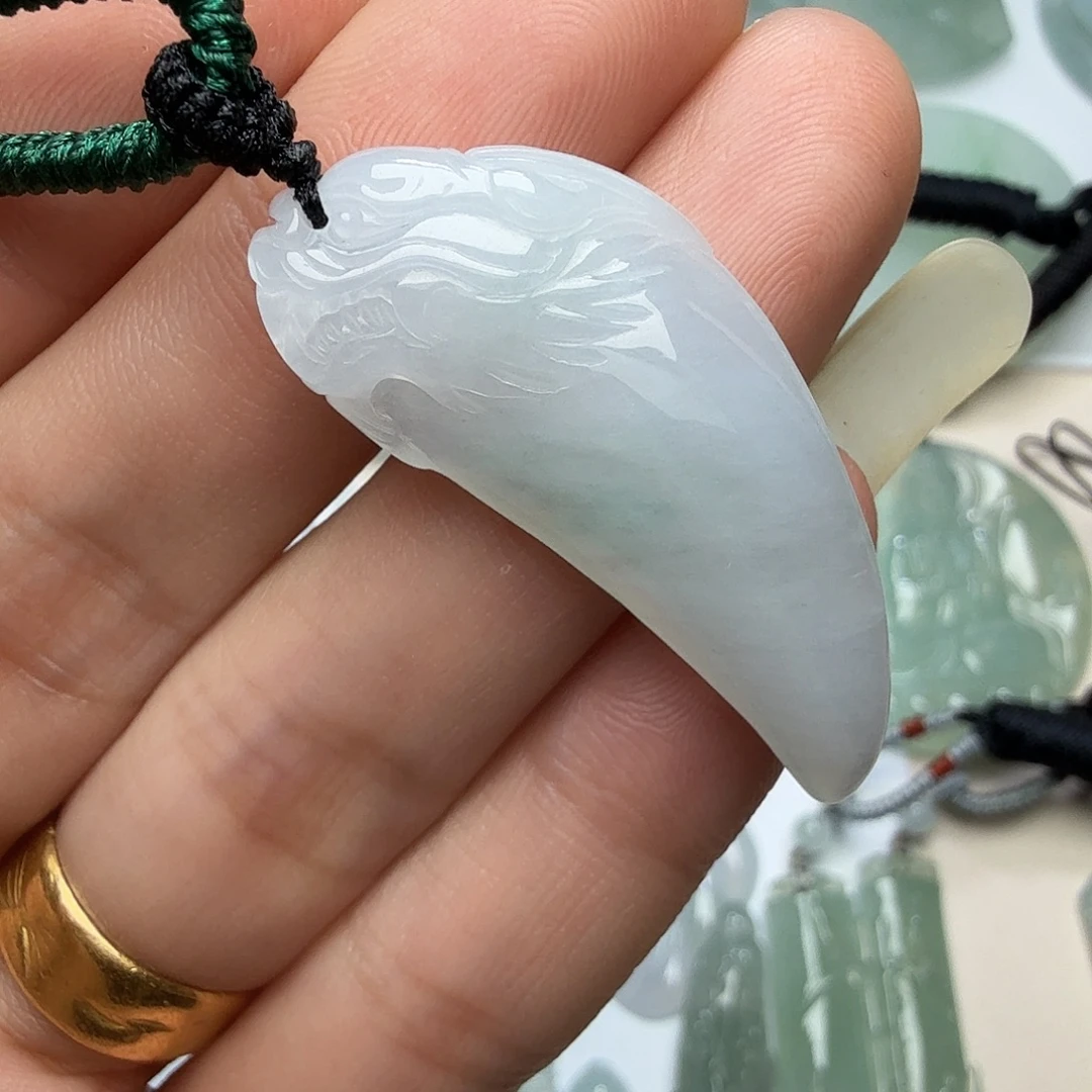 翡翠未镶嵌颈饰天然缅甸翡翠A货冰种龙牙