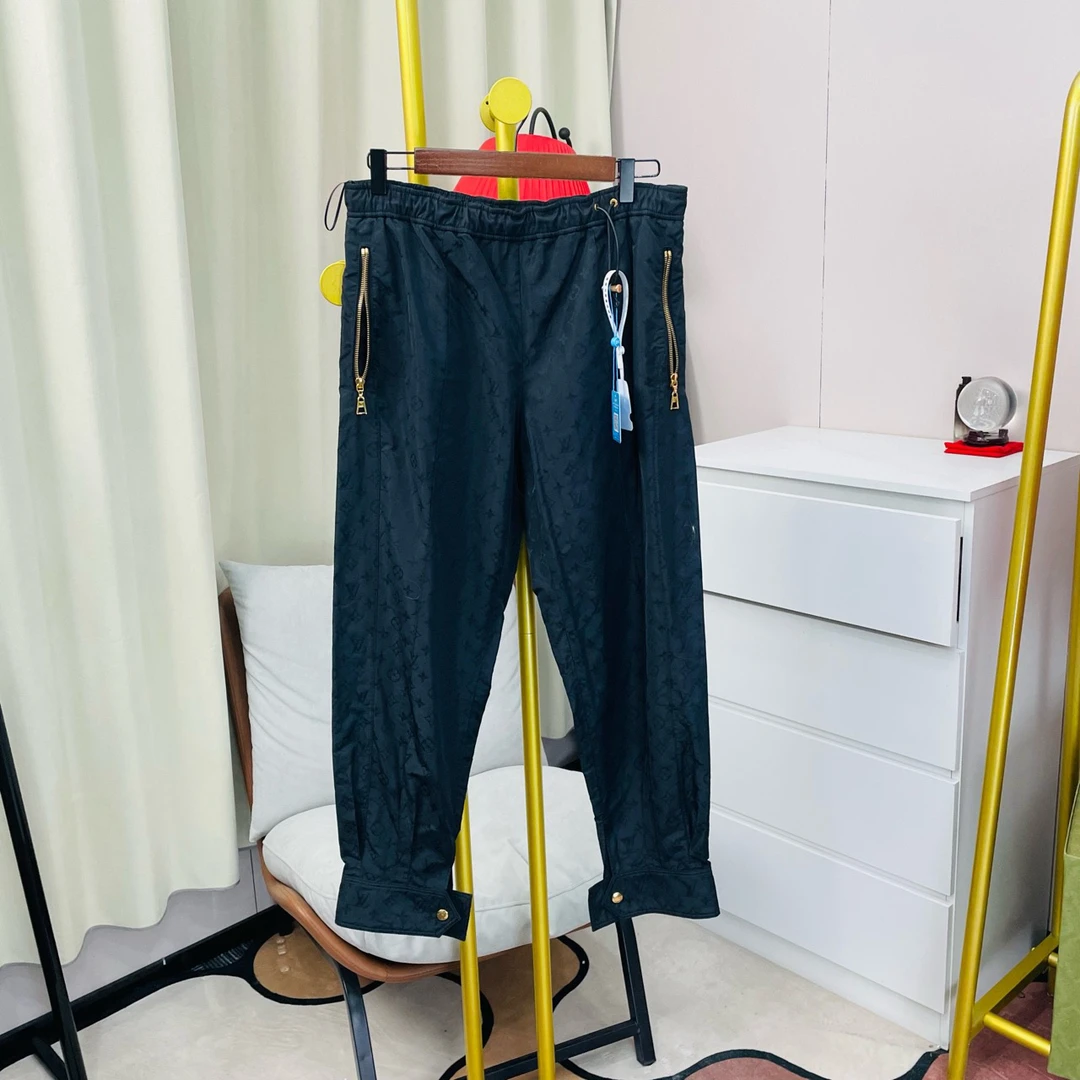 99新 LouisVuitton/路易威登 黑色新款满印慢跑裤 40码 99新