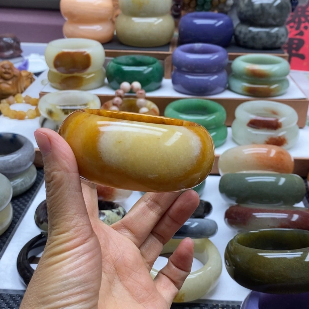 萍***逢未镶嵌手镯石英岩玉